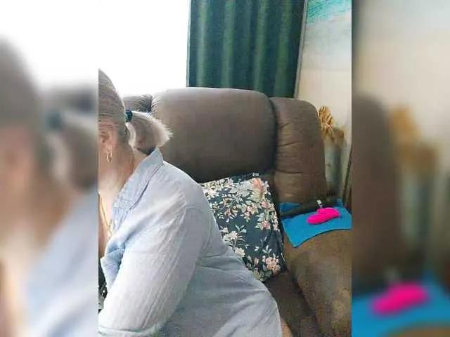 Adiline on BongaCams