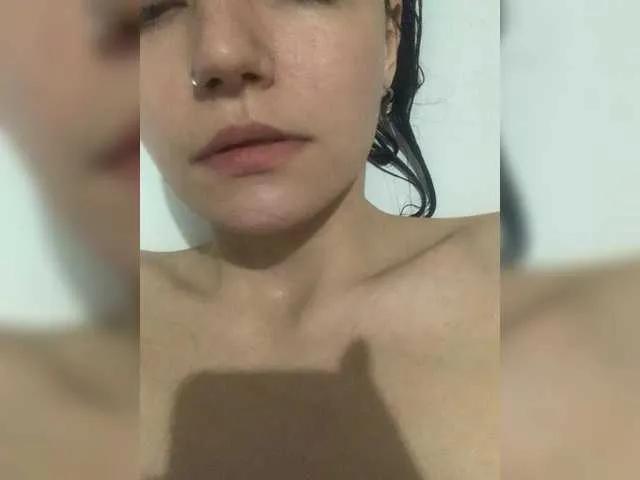 alisonriot on BongaCams