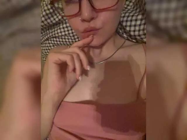 alisonriot on BongaCams