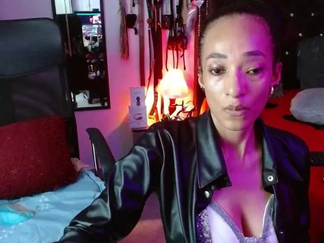 Freechat Ameliemartinez on BongaCams