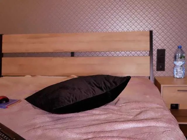 Freechat arielwavee1 on BongaCams