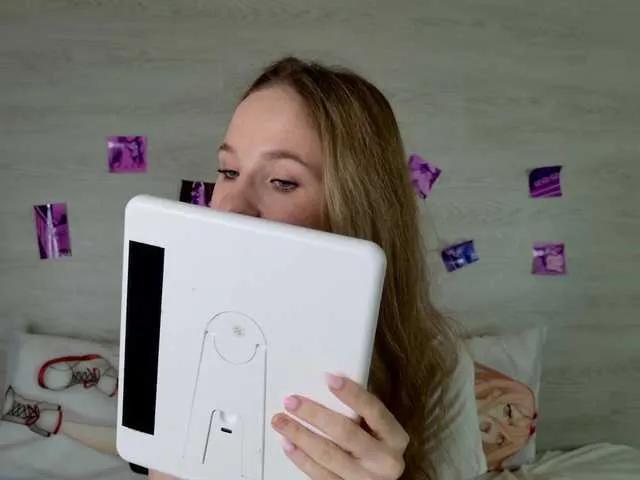 Offline b4by-Emilia on BongaCams