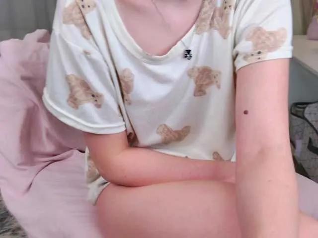 b4by-lol1 — First of all,I'm turned on by the sound of a token,but seriously speaking,I'm turned on by submission,I really like it when a guy's penis has an impressive size,I like it when they rub it on my lips and force me suck,I also get turned on when they...