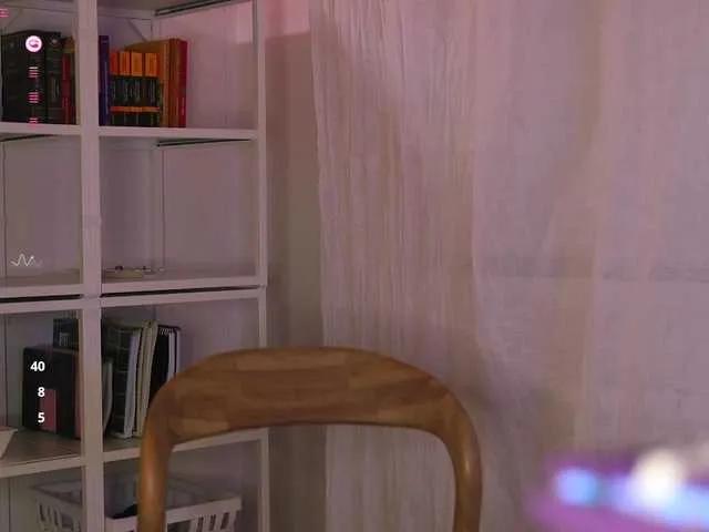 Offline babeholly on BongaCams