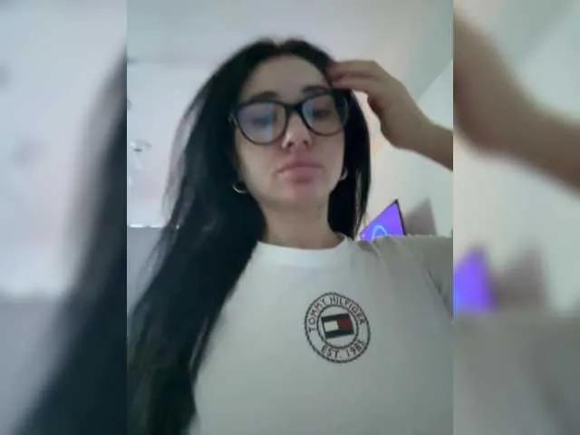 Offline Chiaralovee on BongaCams