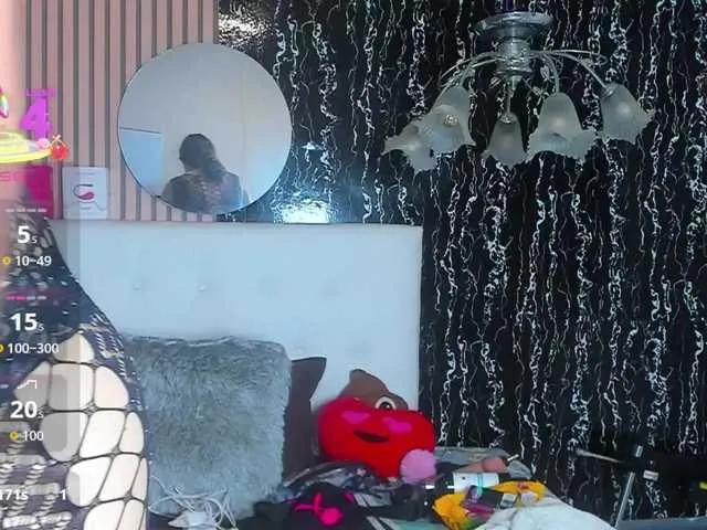 Offline DanniWonder on BongaCams