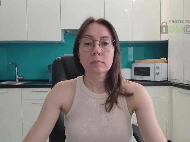 Freechat dulcesiomar8 on BongaCams