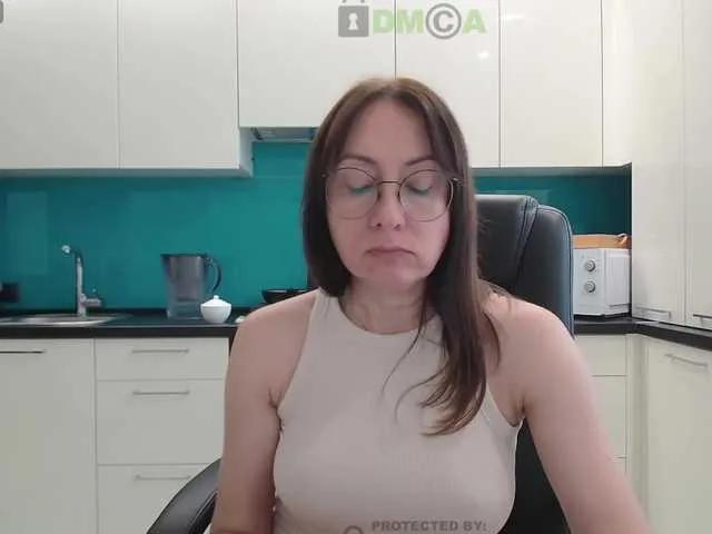 Freechat dulcesiomar8 on BongaCams