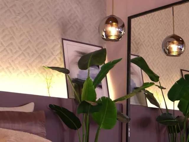 ElleDiane on BongaCams 