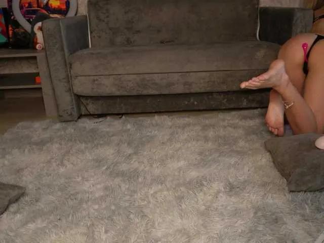 Offline emely1benz on BongaCams