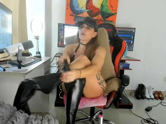 Freechat fiery-girl on BongaCams