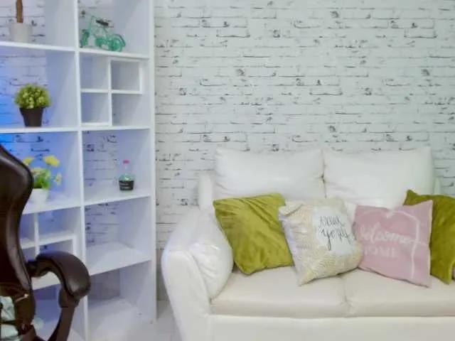 hannahjackson — What really turns me on right now is confidence... someone who knows how to look at me, tease me, and make my curves feel desired. I love slow build-ups, playful tension, and that moment when the chemistry becomes impossible to ignore.