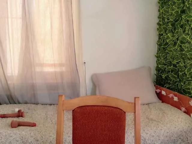 HannaXO —  What turns me on?
 Genuine compliments
 Bold ideas in private shows
 Electric chemistry and passion
 Anal shows
 Lovense toys vibrations and toy control
Pussy play