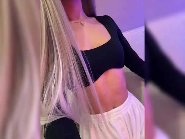 HollyPolly111 on BongaCams 