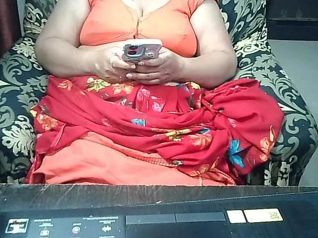 Indianbhabhimilf40 on BongaCams
