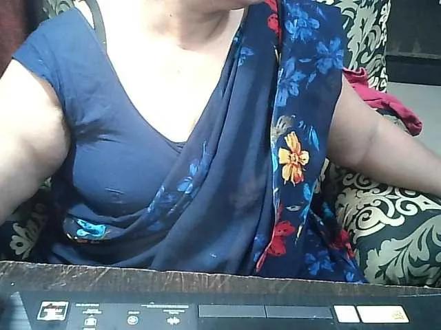 Indianbhabhimilf40 on BongaCams