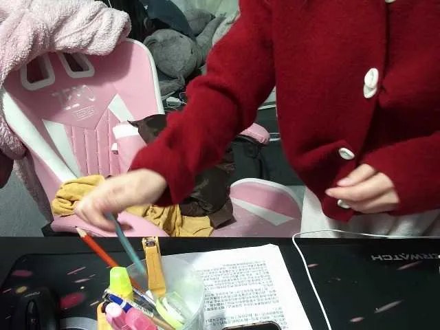 Julia98 — imagine the DOMI vibrator is your cock and I ride it, pumping it up and down hard and squirting,need 5tk to start the vibrator