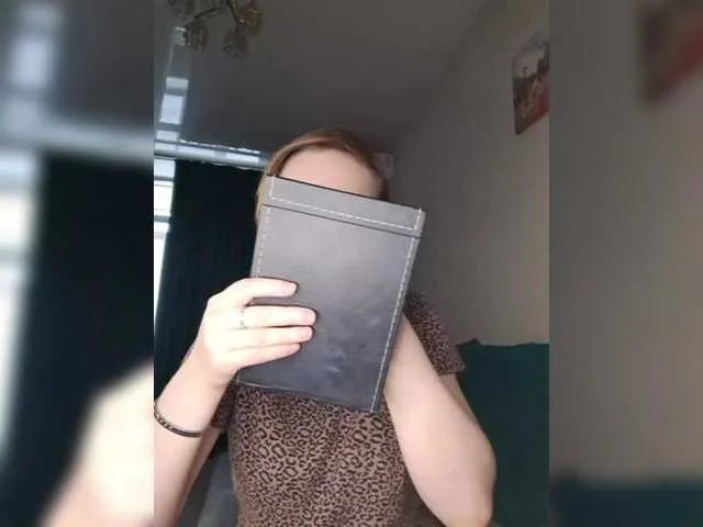 Juliberry1 — Hi, I'm Yulia!) Naked pussy doggy style on camera, left: @remain