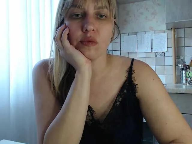 Freechat Karmella on BongaCams