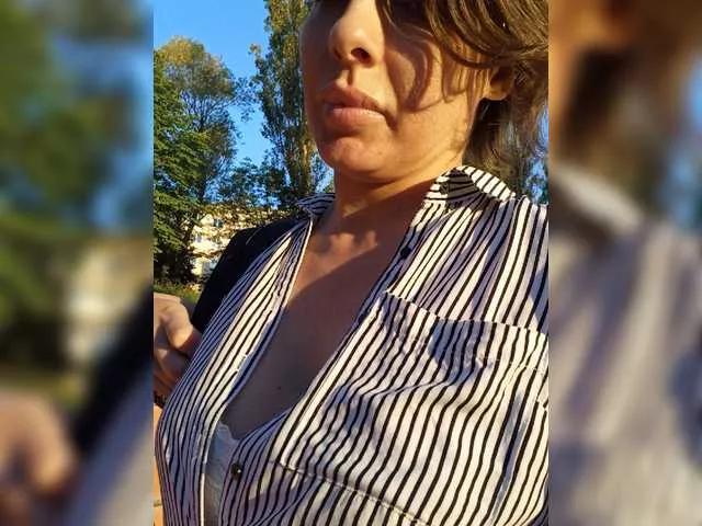 Freechat Klybnichca on BongaCams