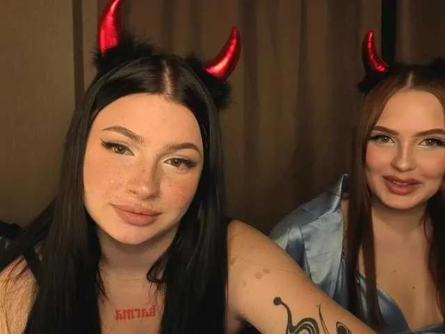 Offline LisaAndDenis on BongaCams