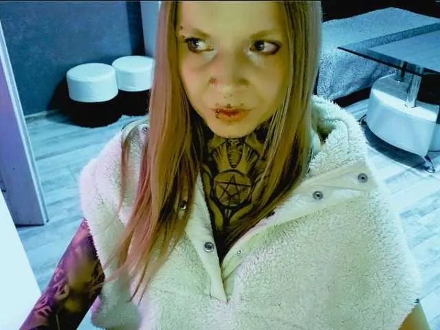 Freechat LisaModel on BongaCams