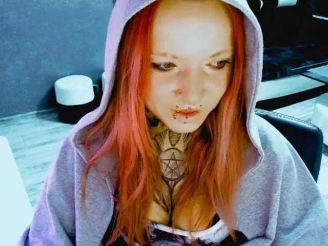 Freechat LisaModel on BongaCams