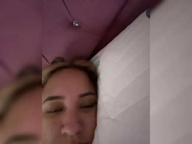 LittleToxic — It excites me, being treated with love, that they want to send me, but they are seduced by my beauty. I am exciting that they want to play, enter the dynamics and enjoy together