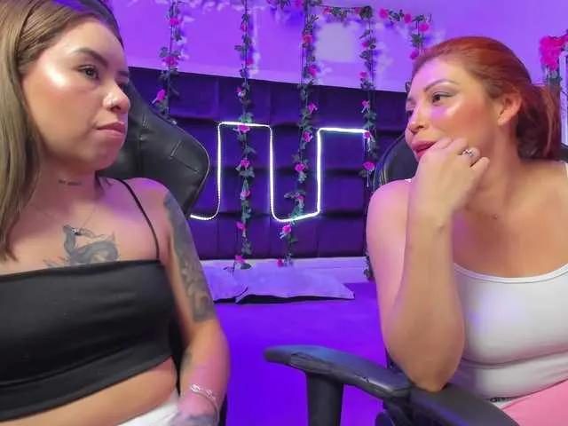 LizaAndCharlottt — Motivanos a ponernos calientes con propinas y te mostraremos nuestros cuerpos sexys, lamer el coo y besos candentes nos excitaran mucho.
