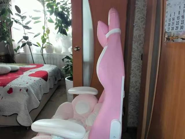 Offline Lola18111 on BongaCams