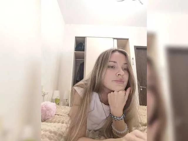 Offline Lola3000 on BongaCams