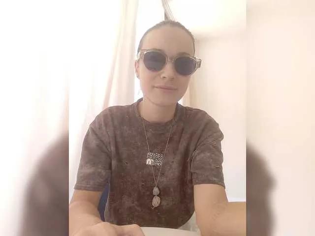 Offline Lola3000 on BongaCams