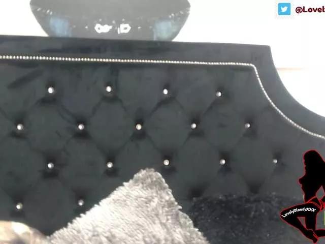 Freechat lovelyblondyx on BongaCams