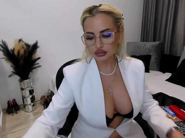 Freechat lovelyblondyx on BongaCams