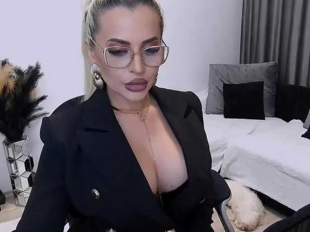 Freechat lovelyblondyx on BongaCams