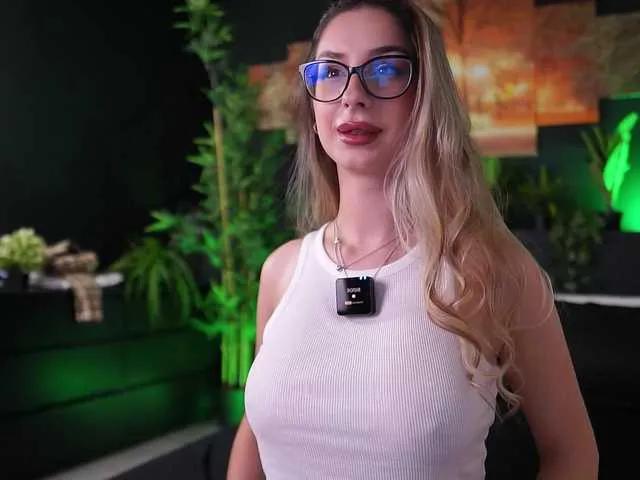 Offline MaddieBryggs on BongaCams