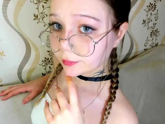 Freechat MelMooon on BongaCams