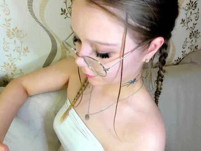 Freechat MelMooon on BongaCams