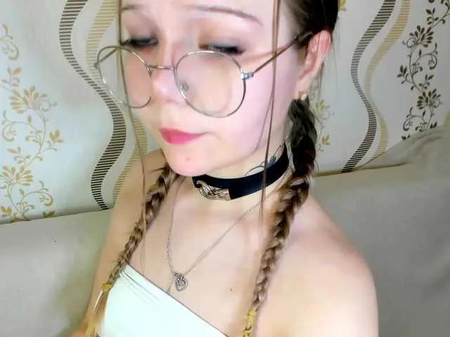 Freechat MelMooon on BongaCams