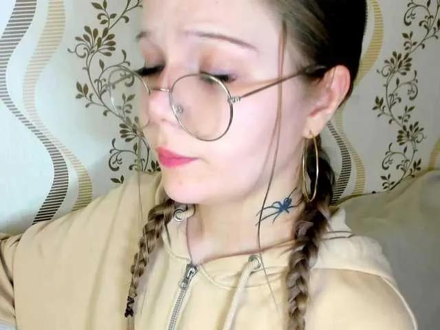 Freechat MelMooon on BongaCams