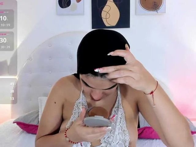 Freechat mhia-paris on BongaCams