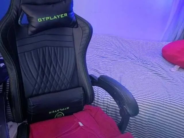 Miacanelaxo — Take me private and ill show you a good time :)