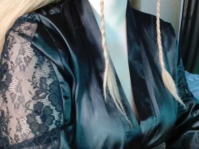 Offline MiaLaFoxis on BongaCams