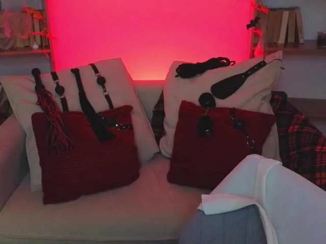 Freechat MistressMarcelline on BongaCams