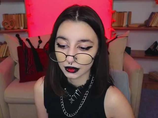 Freechat MistressMarcelline on BongaCams