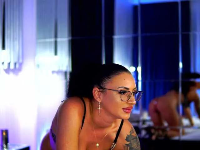 BongaCams MistyWooods is Freechat MistyWooods — I get turned on by good vibes, cheeky compliments, and a little teasing. The more fun you have with me, the hotter I get.