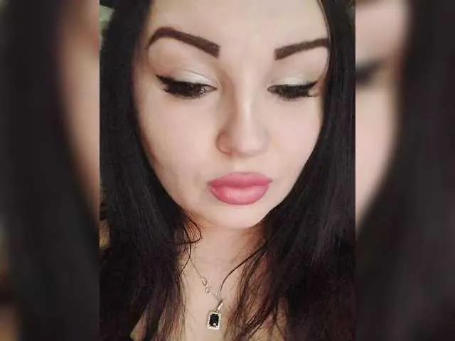 Offline Monica- on BongaCams