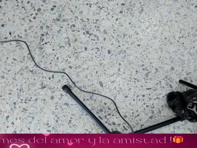 Offline moxa-hot on BongaCams