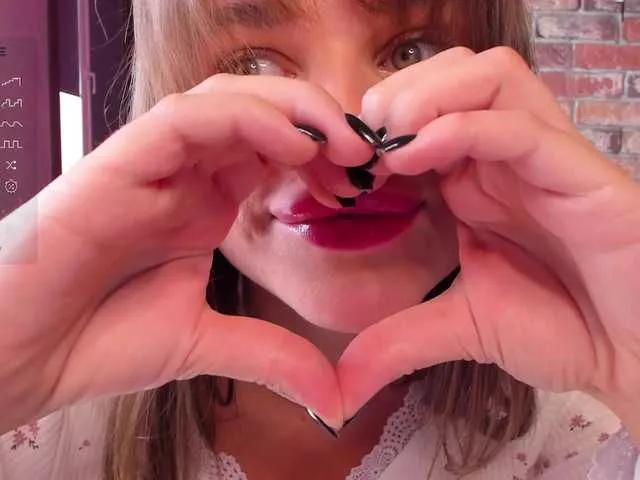 Offline Naomimif on BongaCams