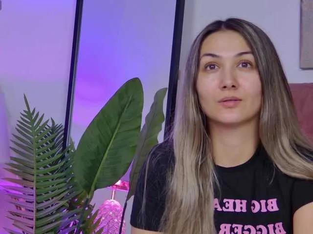 NicoleLegh on BongaCams